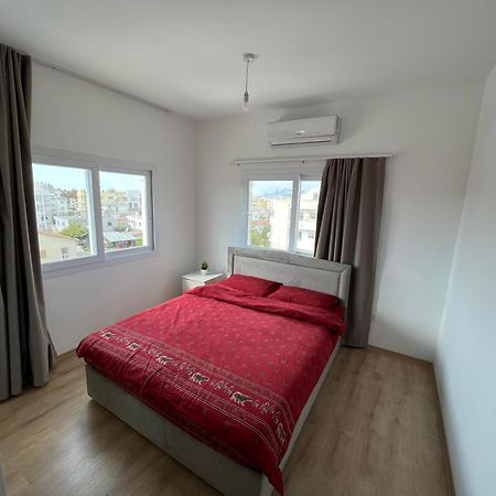Tetris Apartment Spacious Comfortable 尼科西亚 客房 照片